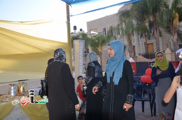 كفرقاسم- فيديو  : الافتتاح الكبير لمعرض ذوق العروس  سنين  يتحول الى مهرجان نسائي تسوقي كبير والحاجة عزية ترحب بالجميع